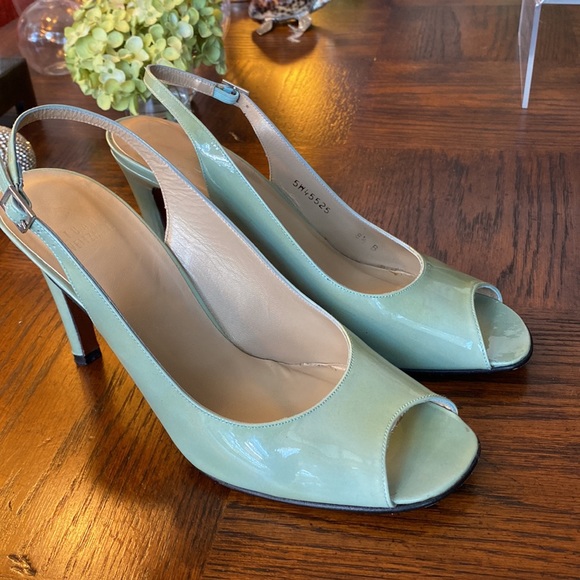 EUC Stuart Weitzman Sz 8.5M Open Toe Slingback Pumps in Pale Green Patent - Picture 2 of 9